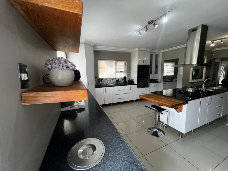 8 Bedroom Property for Sale in Abbotsford Eastern Cape